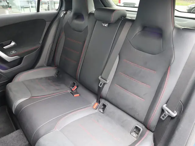 Mercedes-Benz A-Klasse 200 Premium Plus 2020 Benzine 8