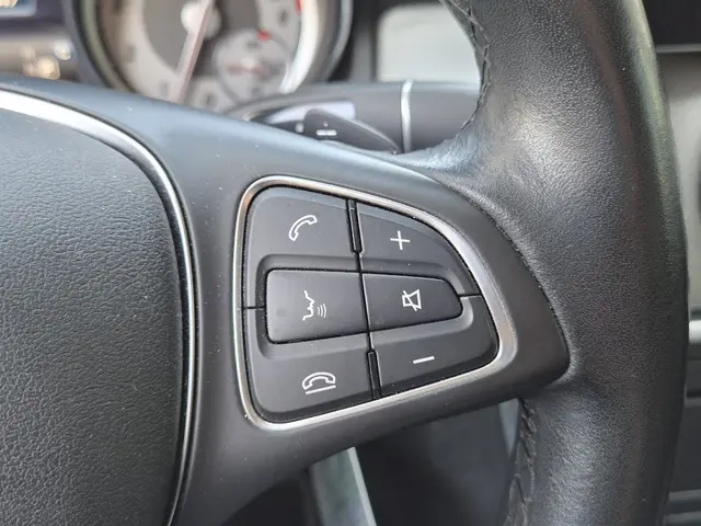 Mercedes-Benz GLA 200 Prestige 2017 Benzine 24