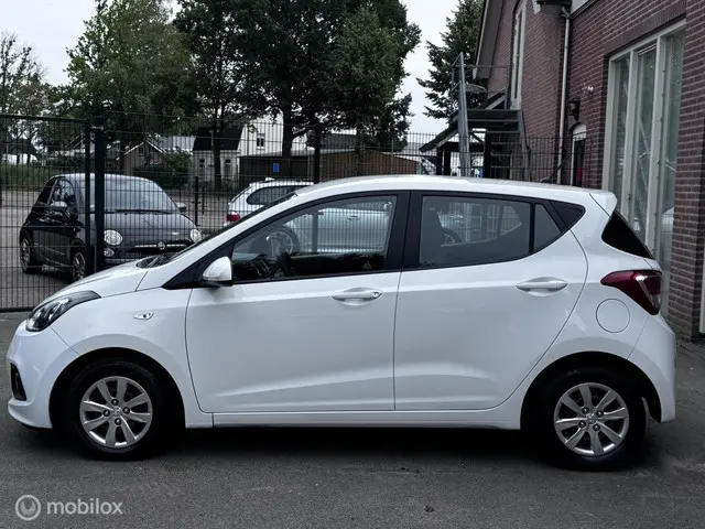 Hyundai i10 1.0i i-Motion Premium |NAP 2016 Benzine 2
