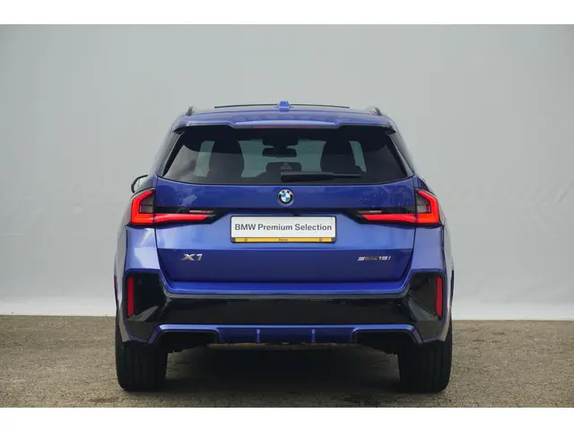BMW X1 sDrive18i 2022 Benzine 6