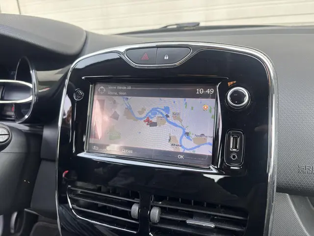 Renault Clio 1.2 16V/AIRCO/NAVI/APK 2014 Benzine 17