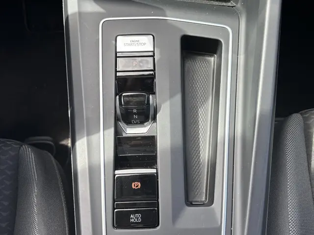 Volkswagen Golf 1.0 eTSI Life 2021 Benzine 31