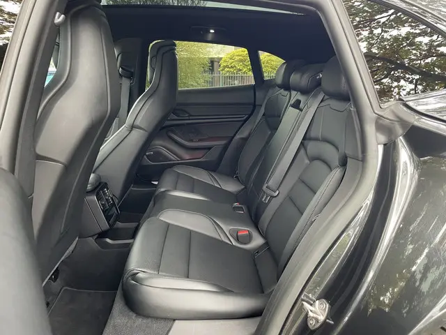 Porsche Taycan Cross Turismo 4S 93 kWh 2023 Elektrisch 14