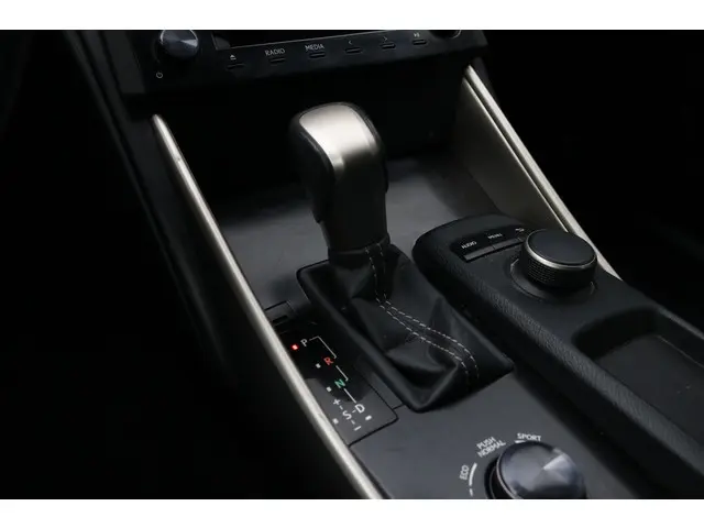 Lexus IS 300h Edition 2014 Hybride Benzine 13