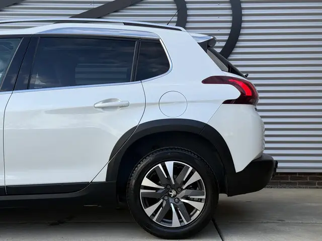 Peugeot 2008 1.2 PureTech Allure 2017 Benzine 9