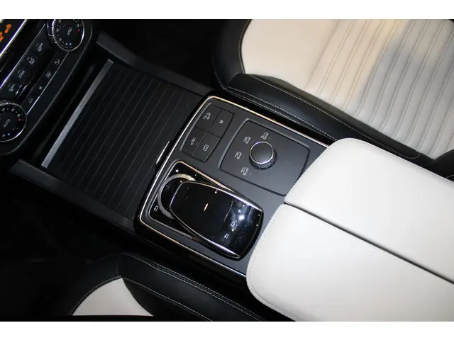 Mercedes-Benz GLE 500 e 4MATIC 2016 Hybride Benzine 28