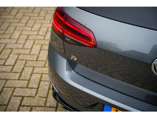 Volkswagen Golf 2.0 TSI 4Motion R 2017 Benzine 31