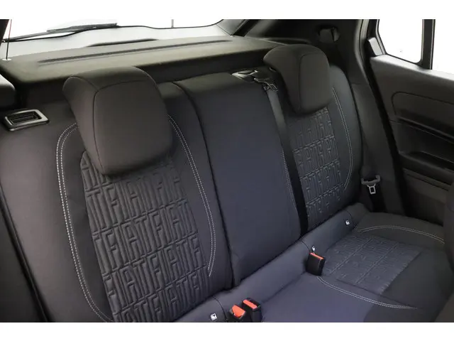 Fiat 600 1.2 Hybrid Black Edition 2025 Benzine 13