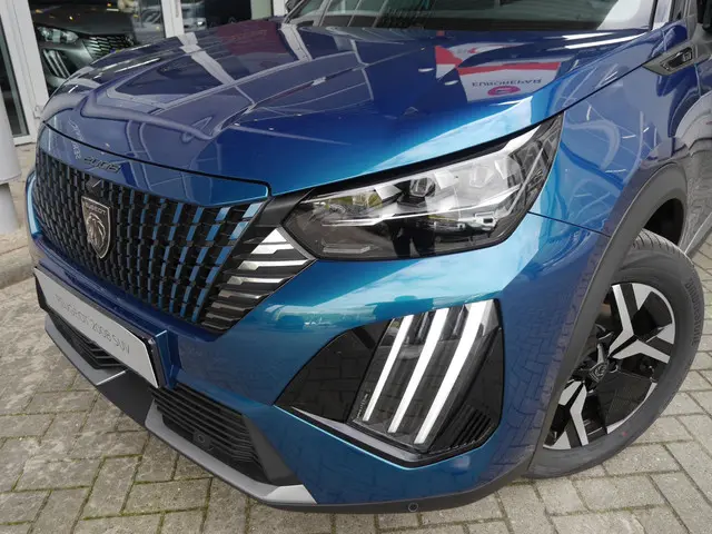 Peugeot 2008 1.2 Hybrid 145 GT 2025 Hybride Benzine 39