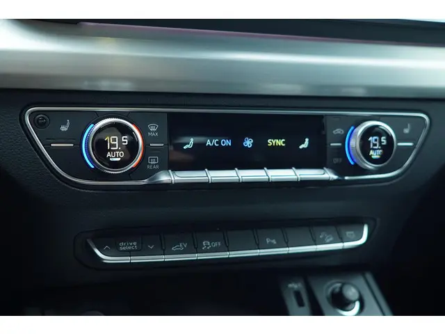 Audi Q5 50 TFSI e S edition 2021 Hybride Benzine 19