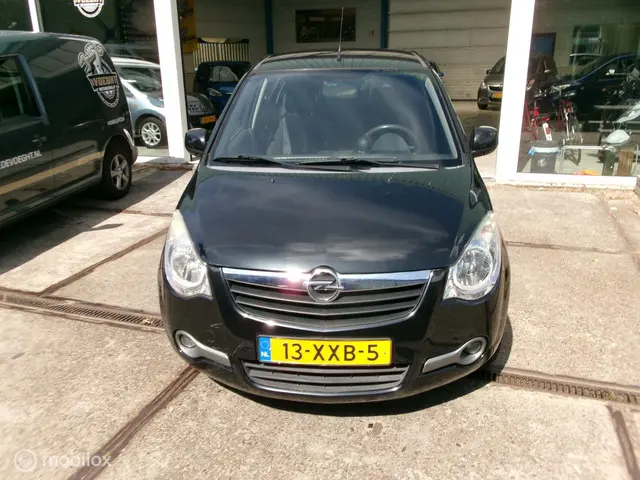 Opel Agila 1.0 Edition Airco . 2012 Benzine 3