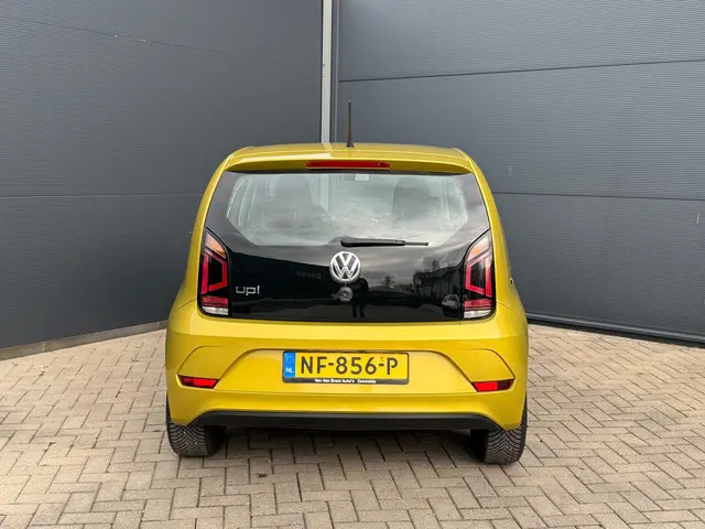 Volkswagen up! 1.0 BMT move up! Facelift / Nap 2017 Benzine 8