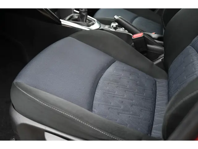 Mazda 2 Skyactiv-G 90 5MT TS+ 2015 Benzine 12