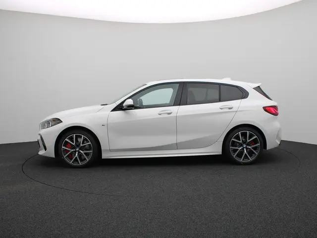 BMW 1 Serie 5-deurs 118i 2024 Benzine 4