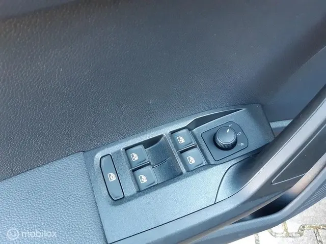 SEAT Ibiza 1.0 TSI NIEUWSTAAT met 2613 km!!!!! 2021 Benzine 10