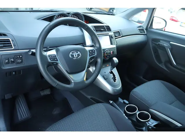 Toyota Verso 1.8 VVT-i BUSINESS AUT. 2013 Benzine 19