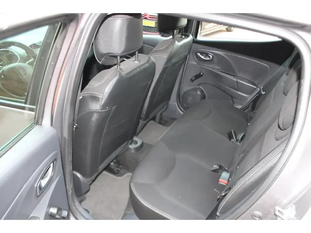 Renault Clio 0.9 TCe Expression 2015 Benzine 9