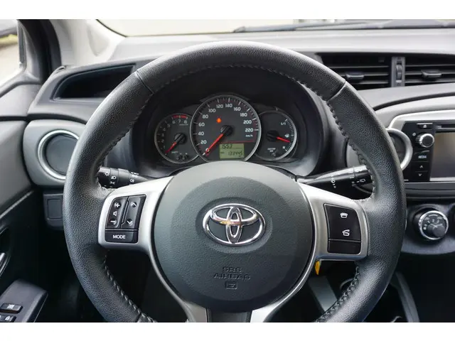 Toyota Yaris 1.3 VVT-i Aspiration 2014 Benzine 16