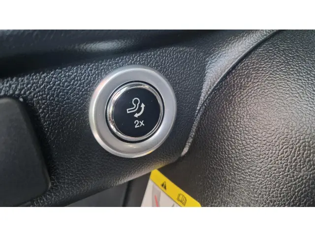 Ford Kuga 2.5 PHEV ST-Line X 2025 Hybride Benzine 10