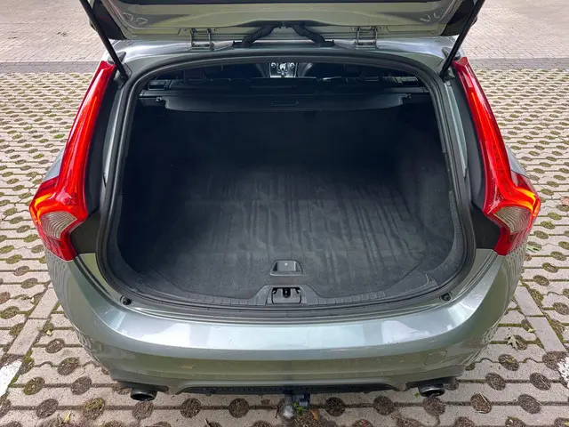 Volvo V60 1.6 T3 R-Design Trekhaak 2015 Benzine 23