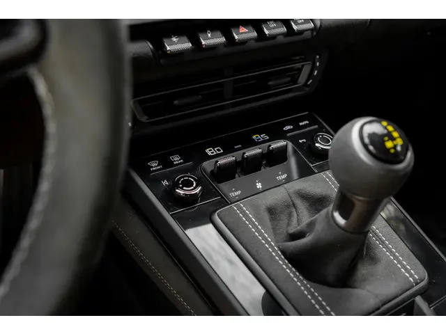 Porsche 911 4.0 GT3 2022 Benzine 18