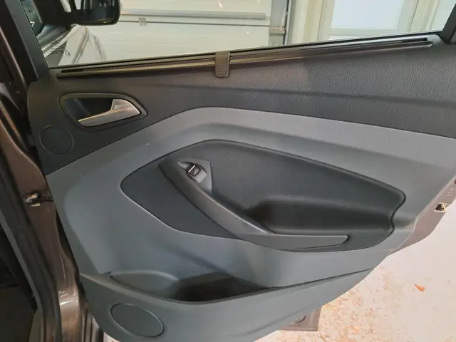 Ford C-MAX 1.0 Titanium 2014 Benzine 23
