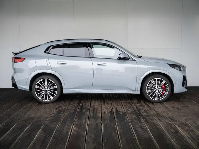 BMW iX2 eDrive20 2024 Elektrisch 4