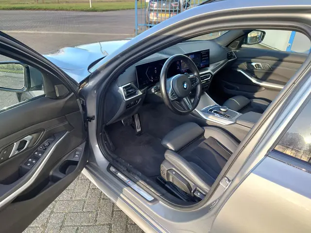 BMW 3 Serie Touring 320i 2023 Benzine 2