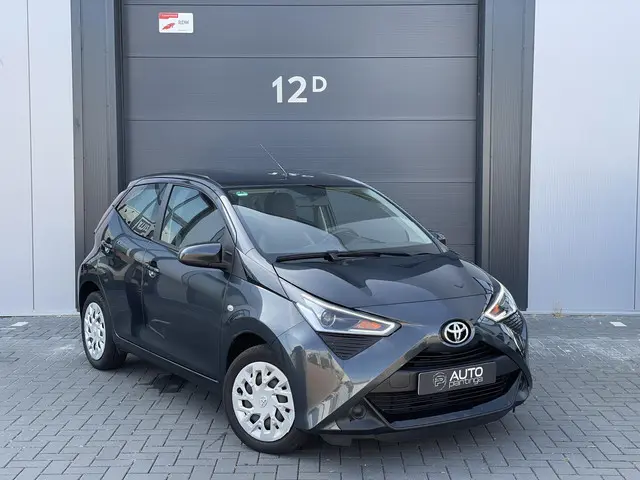 Toyota Aygo 1.0 VVT-i x-play 2019 Benzine 2