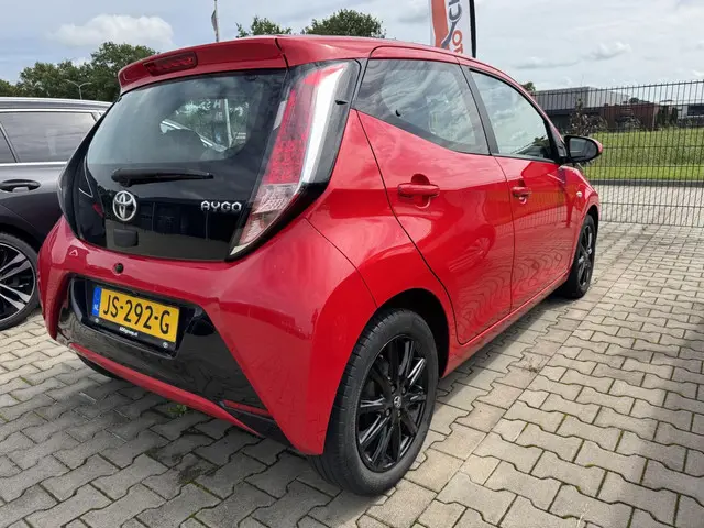 Toyota Aygo 1.0 VVT-i X Air Edition ( Cabrio ) 2016 Benzine 6