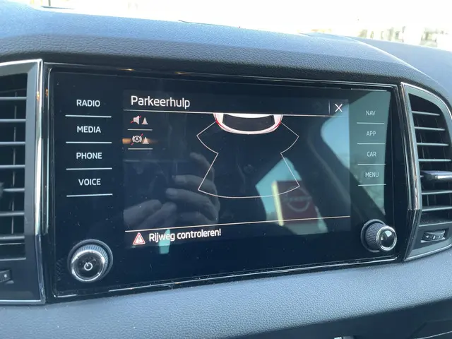 Škoda Karoq 1.0 TSI Business Edition 2022 Benzine 19