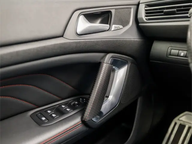 Peugeot 308 SW 1.2 PureTech GT-Line Sport 2021 Benzine 25