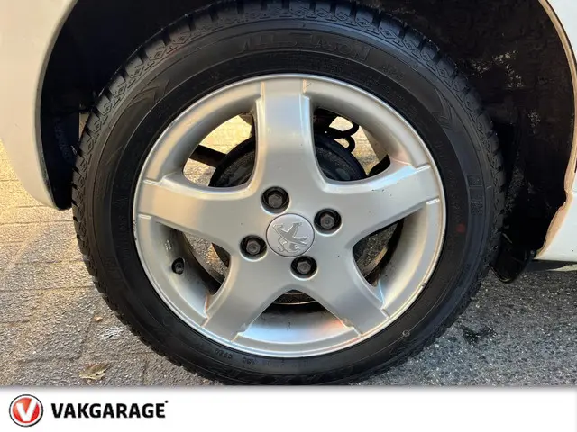 Peugeot 107 1.0 Sportium Rijklaarprijs !! 2012 Benzine 6