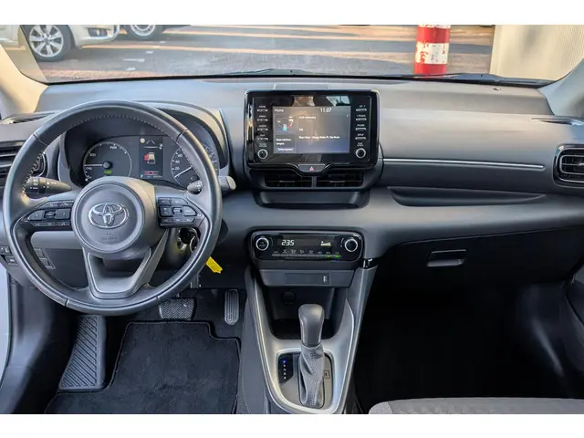 Toyota Yaris 1.5 Hybrid Active 2021 Hybride Benzine 7