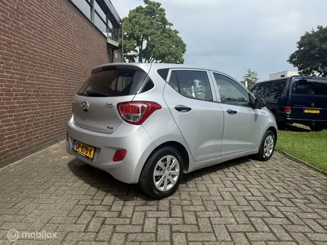 Hyundai i10 1.0i i-Motion Comfort 2015 Benzine 4