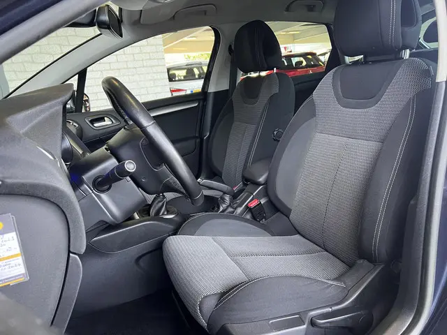 Citroën C4 1.2 PureTech Exclusive 2014 Benzine 28
