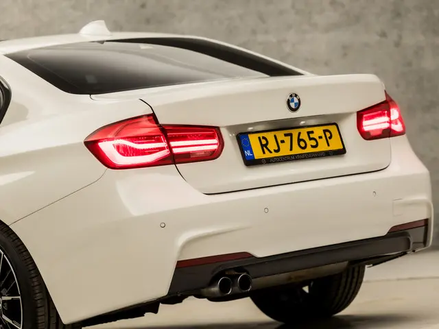 BMW 3 Serie 320i M Sport High Executive 2017 Benzine 15