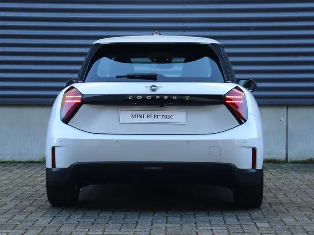 MINI Electric Cooper SE 2025 Elektrisch 4