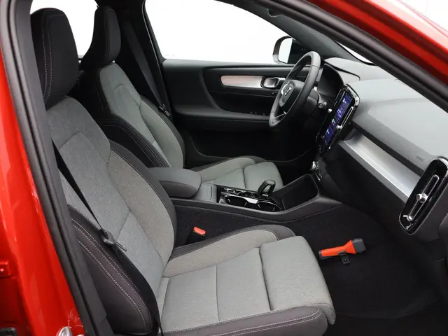 Volvo XC40 2.0 B4 Plus Dark 2025 Benzine 8