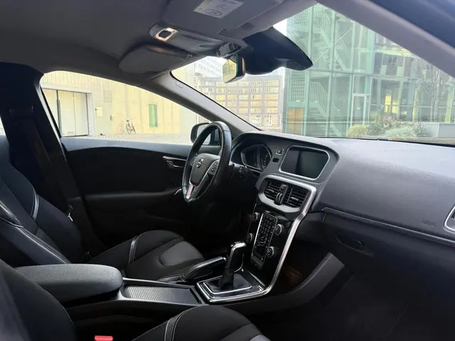 Volvo V40 2.0 T3 Nordic+ 114.000km dealer oh 2016 Benzine 12