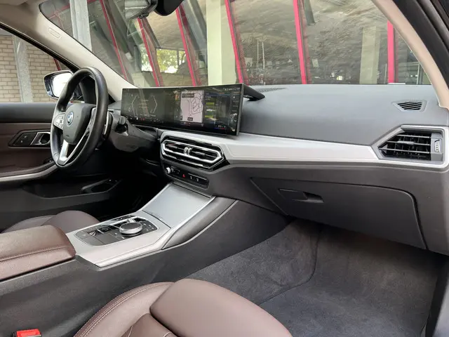BMW 3 Serie Touring 320e 2023 Hybride Benzine 31