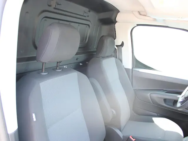 Opel Combo 1.5D L2H1 Standaard 2023 Diesel 18