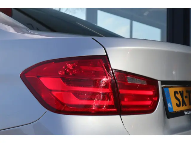 BMW 3 Serie 335i High Executive 2012 Benzine 41