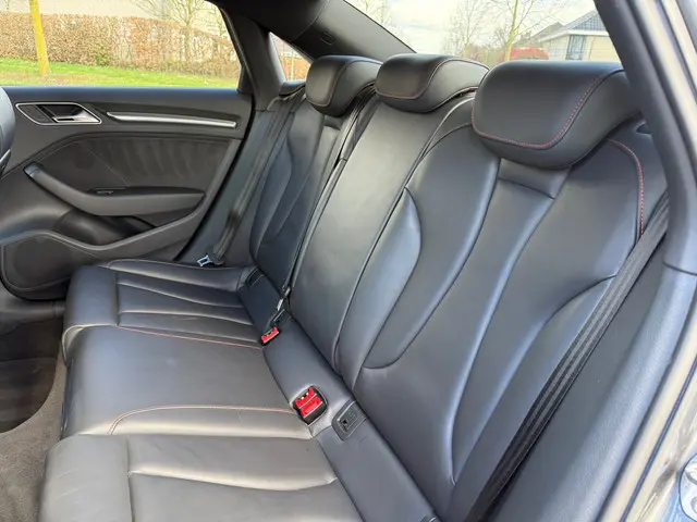 Audi RS3 A3 Limousine 2.5 TFSI quattro 2018 Benzine 11