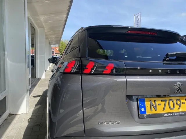 Peugeot 2008 1.2T 130pk GT 2022 Benzine 16