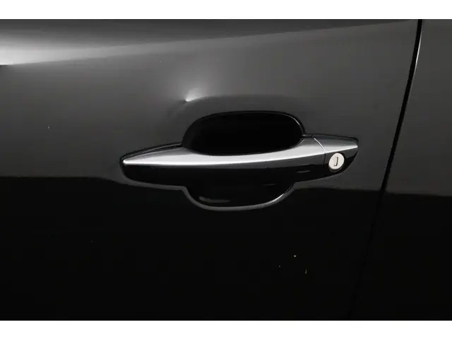 Citroën C3 1.2 PureTech S&S Shine zwart 2017 Benzine 38