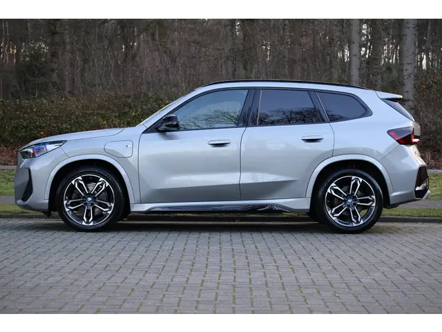 BMW X1 xDrive30e 2023 Hybride Benzine 3