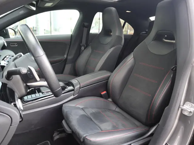 Mercedes-Benz CLA 250 e AMG Line 2023 Hybride Benzine 11