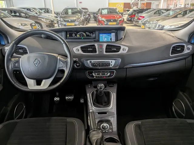 Renault Scénic Xmod 1.2 TCe Bose 2014 Benzine 9