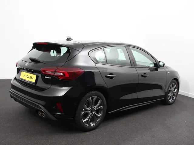 Ford Focus 1.0 EcoBoost Hybrid ST Line 2023 Benzine 6